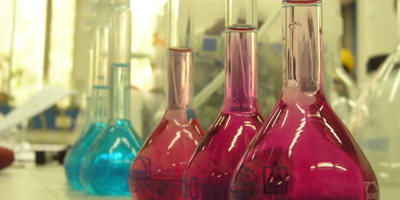 Tipos de metodologías de análisis químicos en minerales